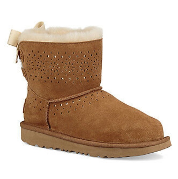 UGG Shoes - USED Ugg boots tan Chestnut  (big girl 6= woman 8)